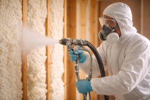 professionnel-combinaison-spray-isolant-mur